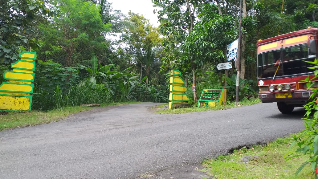 Pertelon Jonggol Menuju Gerbang Wisata Hargorejo.